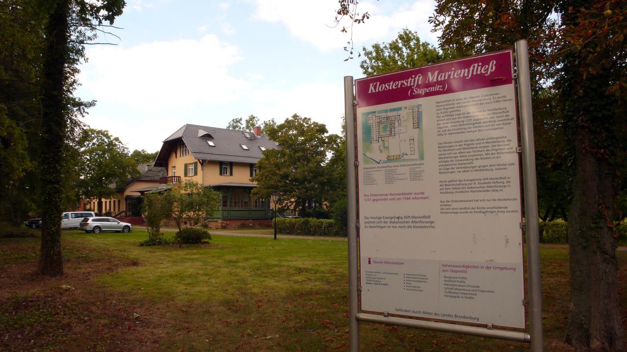 Klosterhotel Marienfliess Stepenitz ภายนอก รูปภาพ